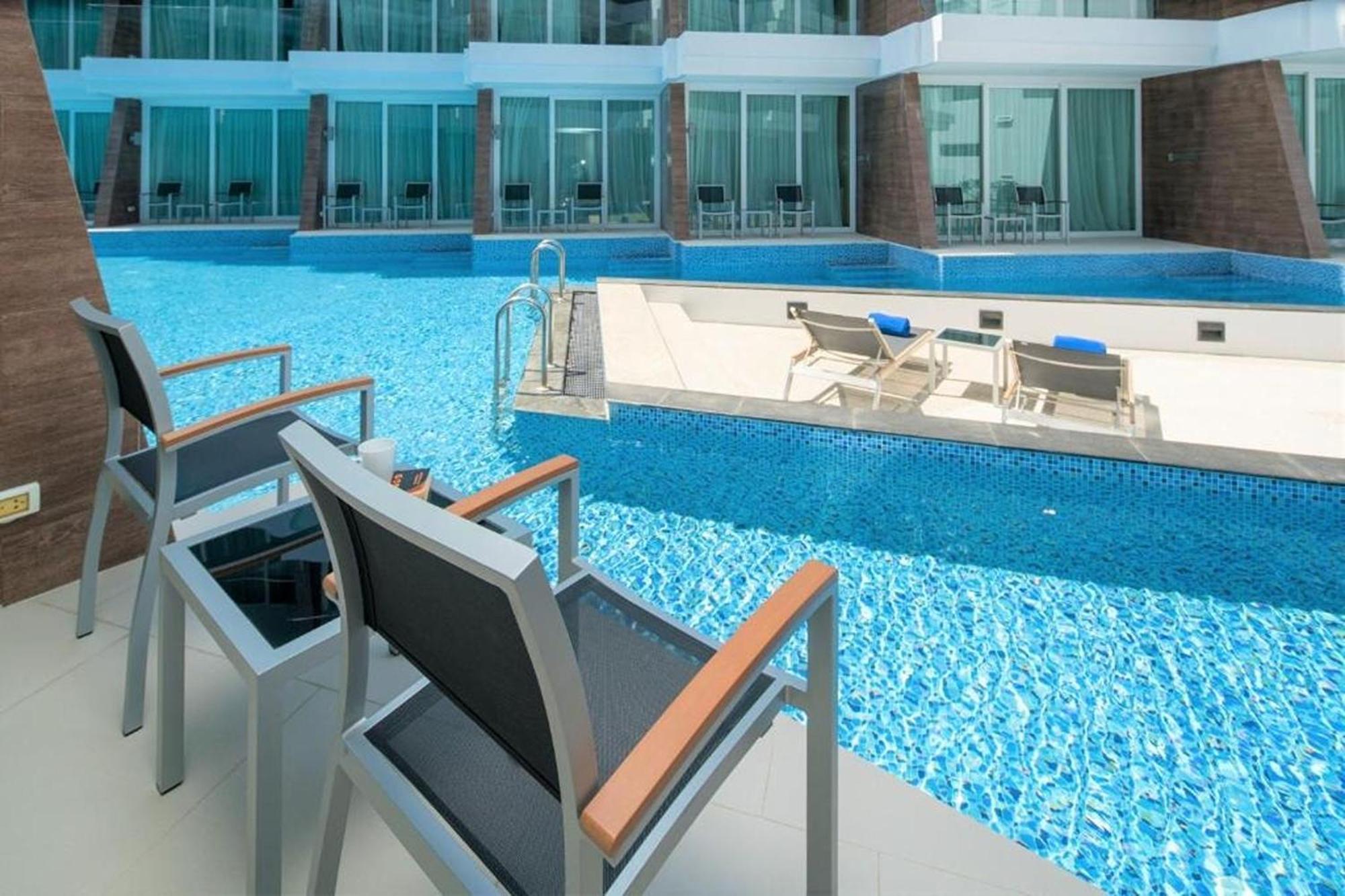 The Beachfront Hotel Phuket Rawai Екстер'єр фото
